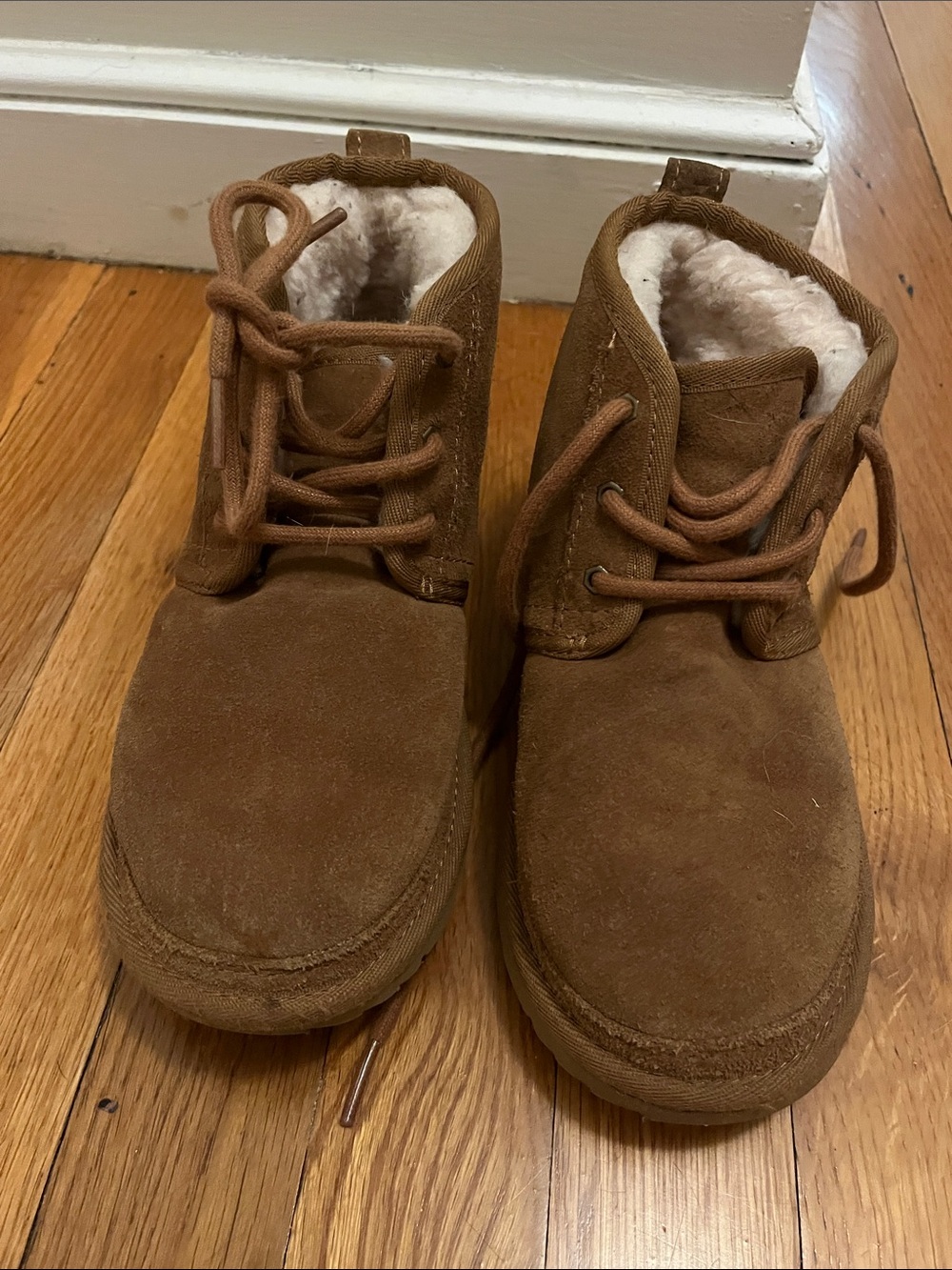UGG Kids Chestnut Suede Sherpa-Lined Lace-Up Boots
